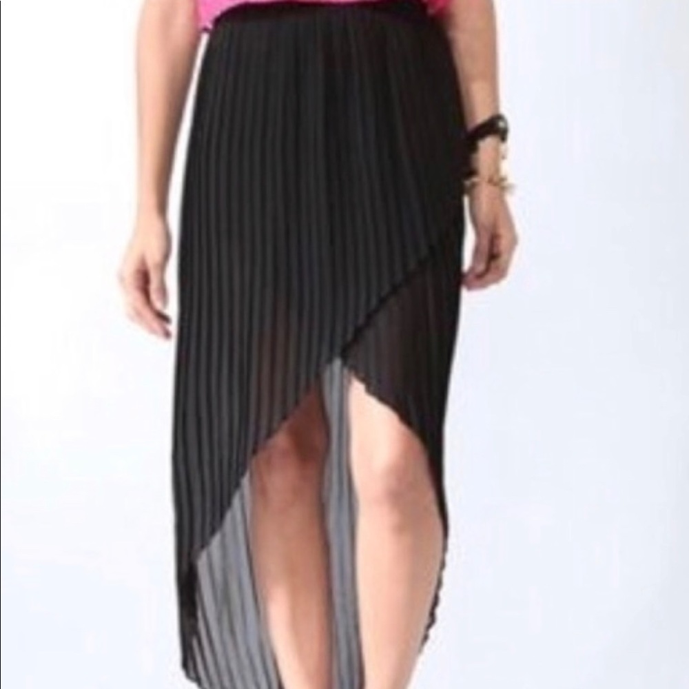 Pleated black skirt